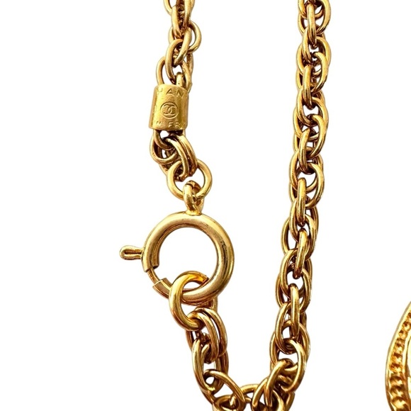 Authentic Chanel 1993 Gold Medallion CC Round Pendant Necklace with Box - Picture 12 of 15